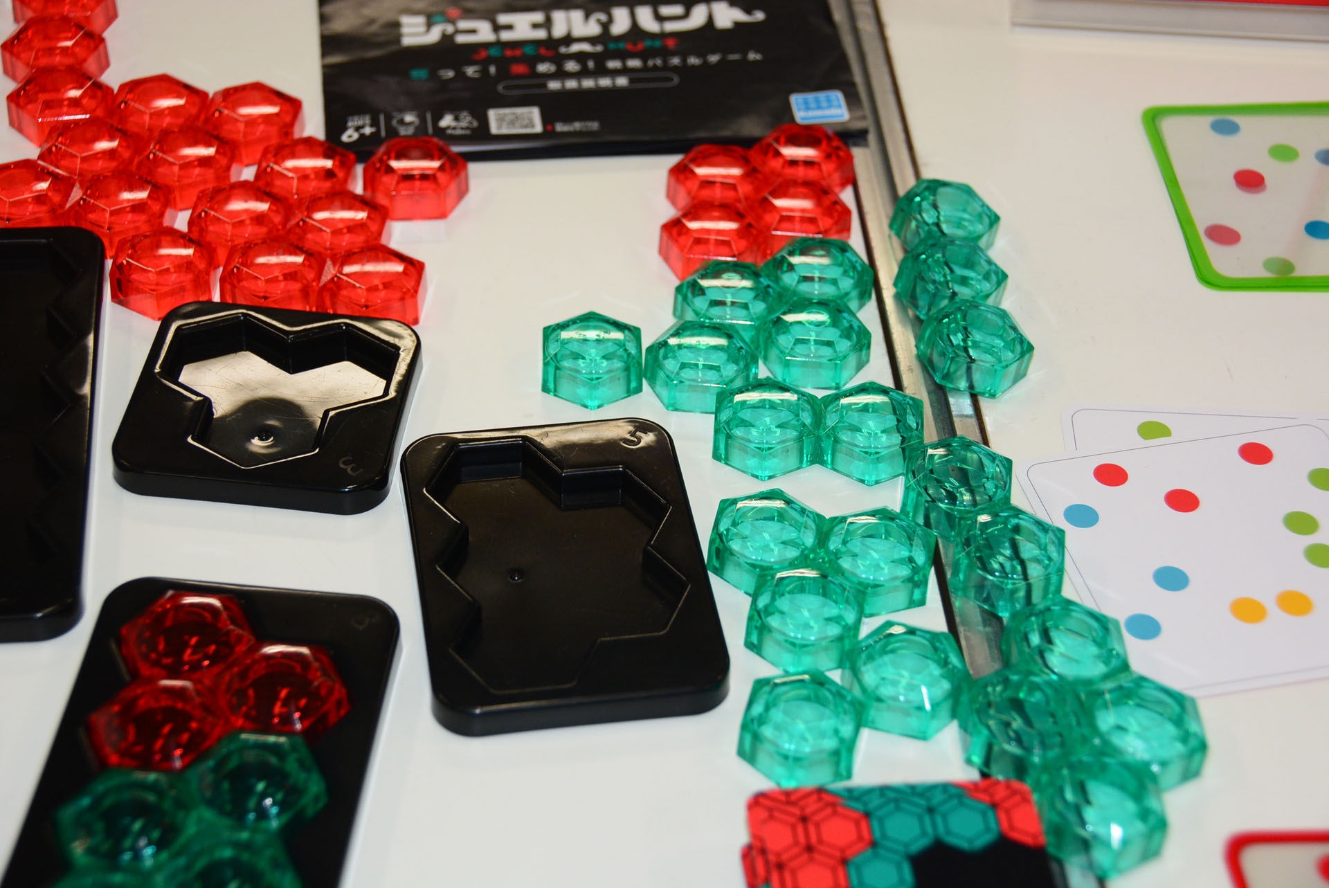 トレイの大きさ、宝石の形、戦略を考え配分していく