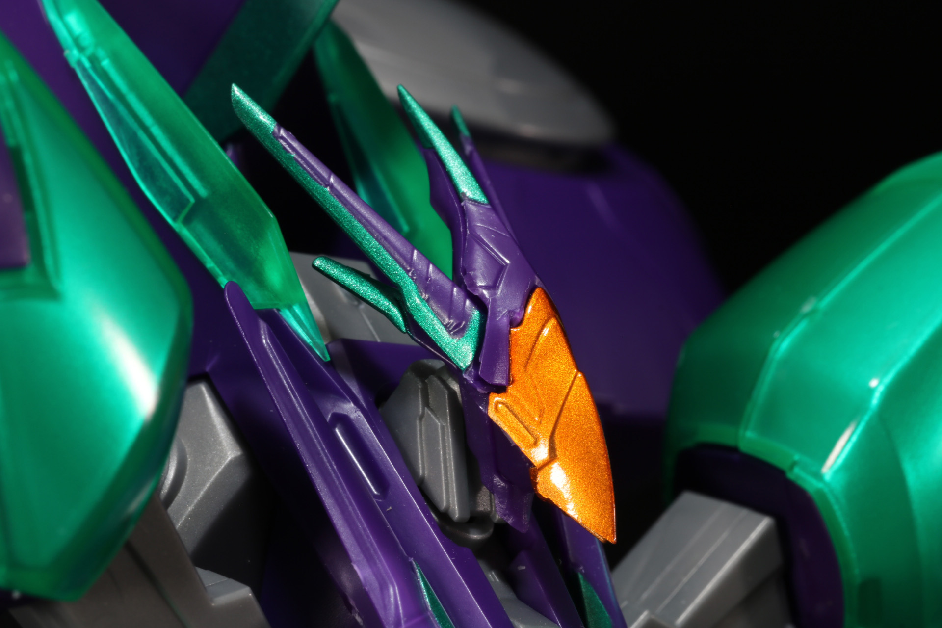 頭部には細かいモールドがあり、造形再現がされてる