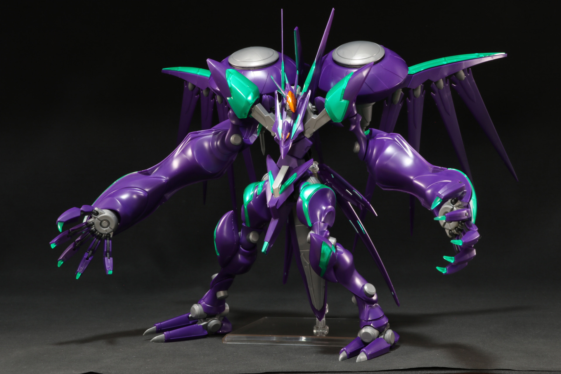 指を絡ませたポージングが可能