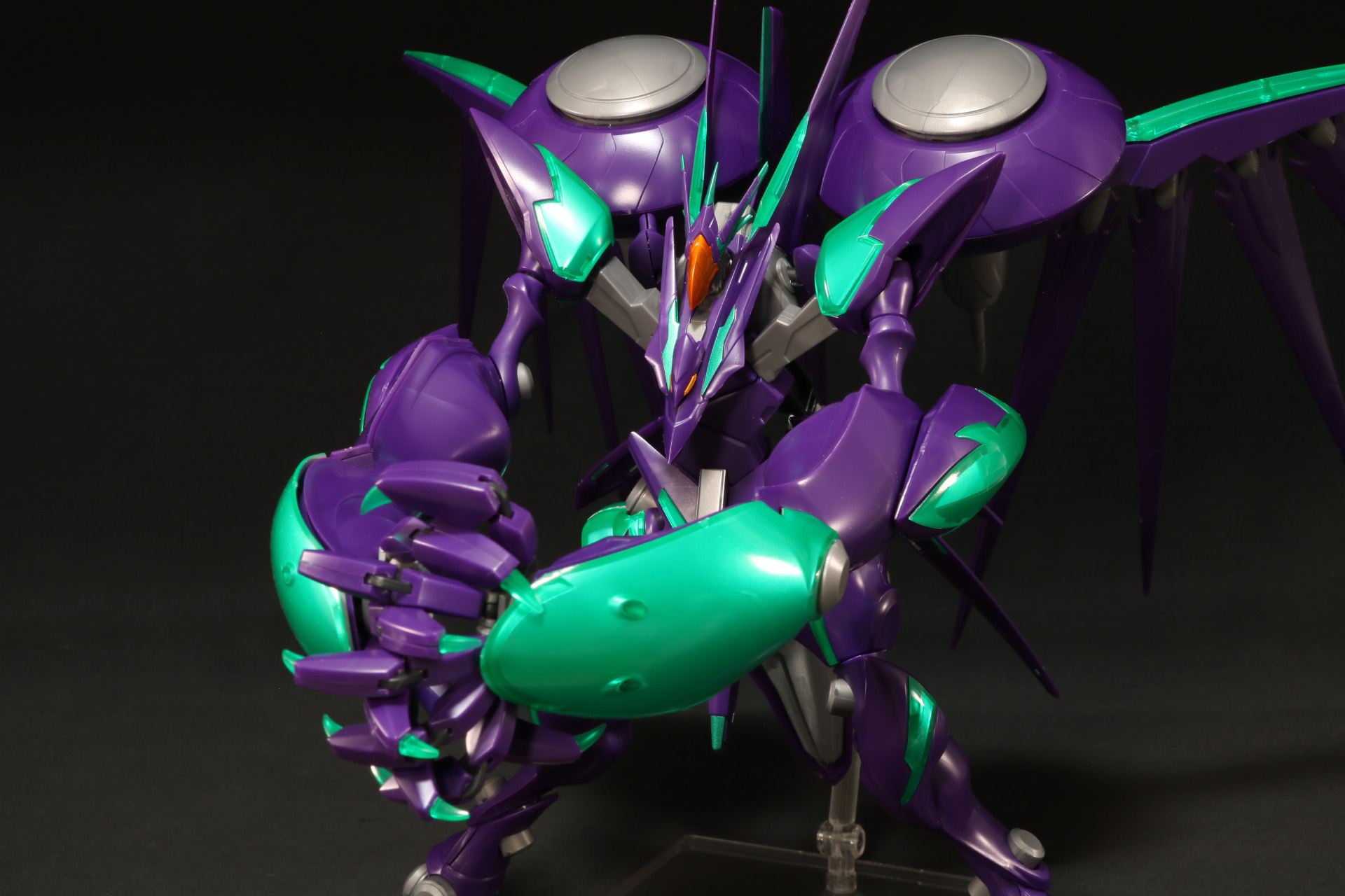 指を絡ませたポージングが可能