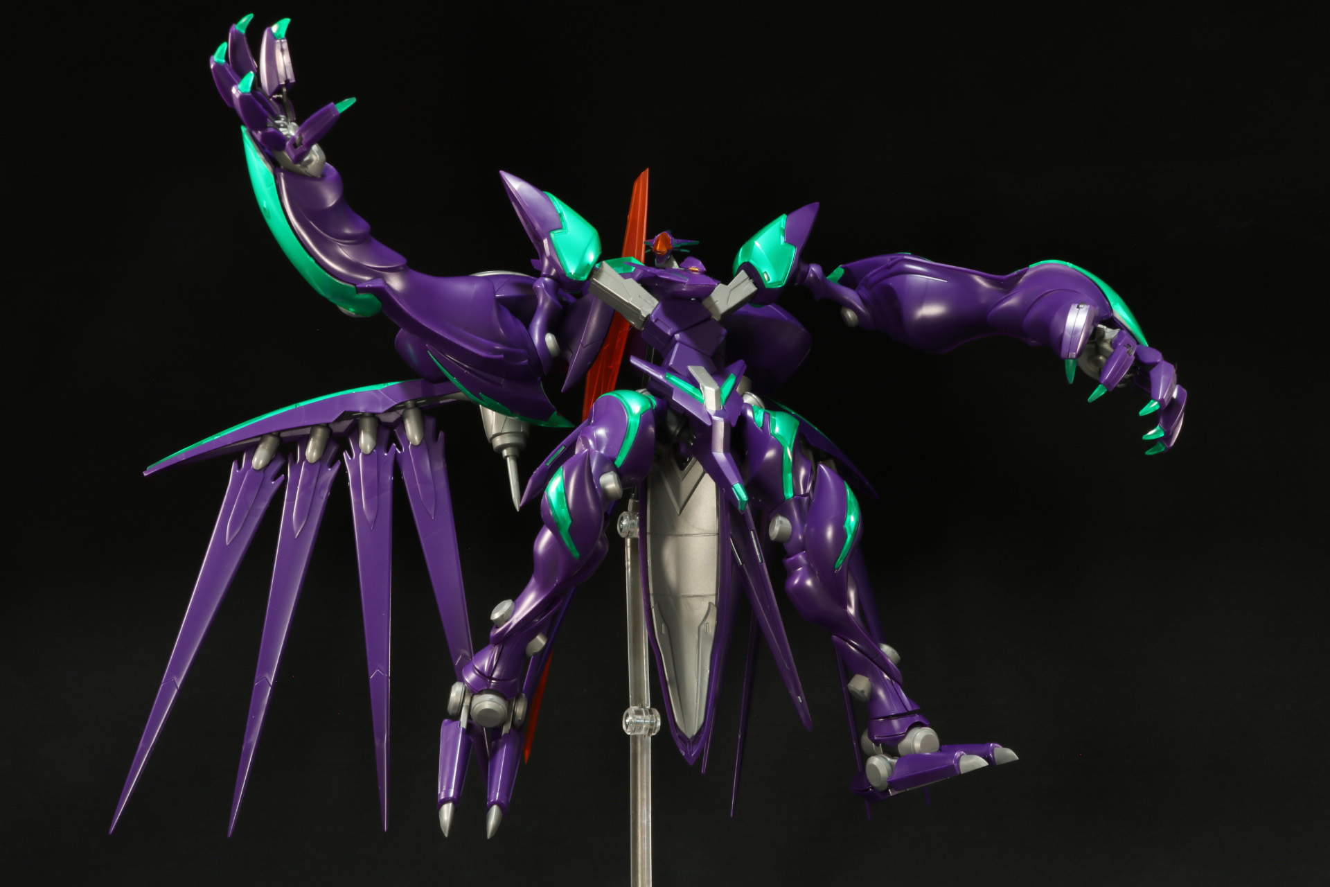 掌のパーツを差し替えることでワームリングを展開した状態が再現できる