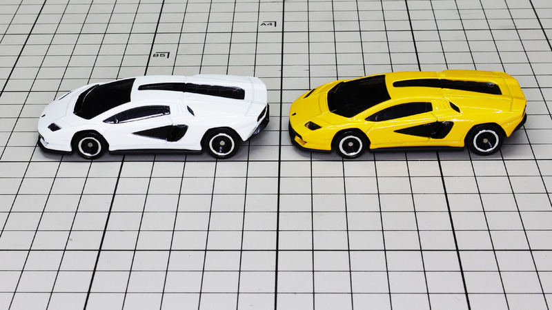 サイド：フロントからリアにかけてまるで一直線で構成されるラインをよく再現されています