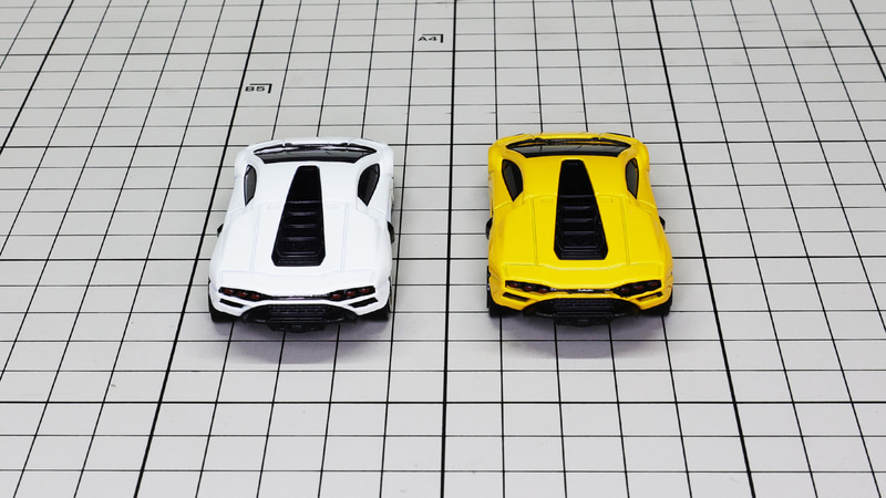 リア：“カウンタック”であることを象徴するリアコンビランプの形状！