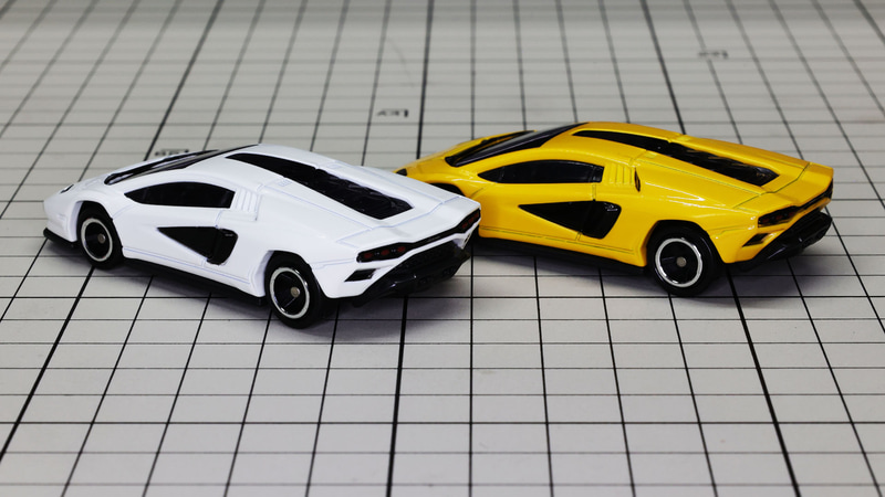 ヘッドライトはクリアーパーツで光の当たり具合で光って見えます