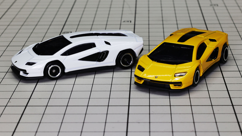 ヘッドライトはクリアーパーツで光の当たり具合で光って見えます