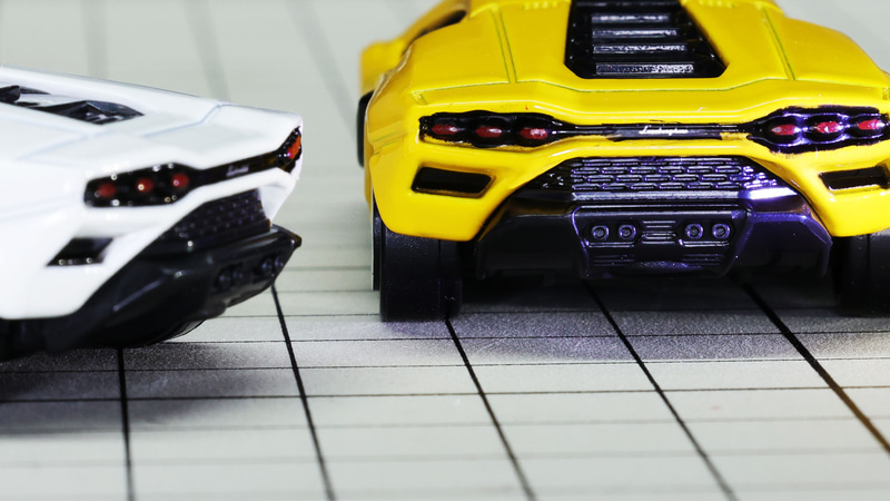 コクピットはダッシュボードやスタリング、バケットシートも再現！