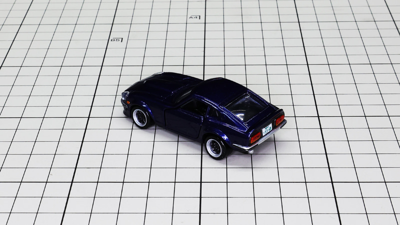 劇中同様の深いリムのホイールが迫力満点！