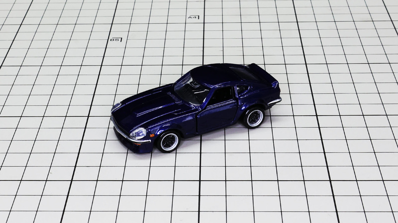 ヘッドライトカバーはクリアーパーツで再現