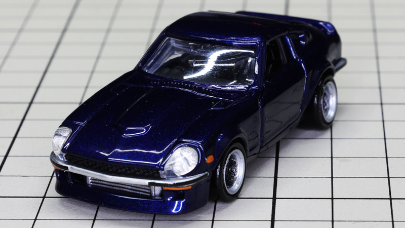 ヘッドライトカバーはクリアーパーツで再現