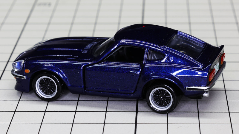 フロント下部にはむき出しのラジエーターを装備