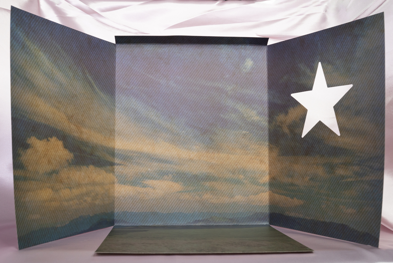 ボックスの四面と中に入っていた厚紙。なかなかセンスの良さ光るパッケージじゃないだろうか。