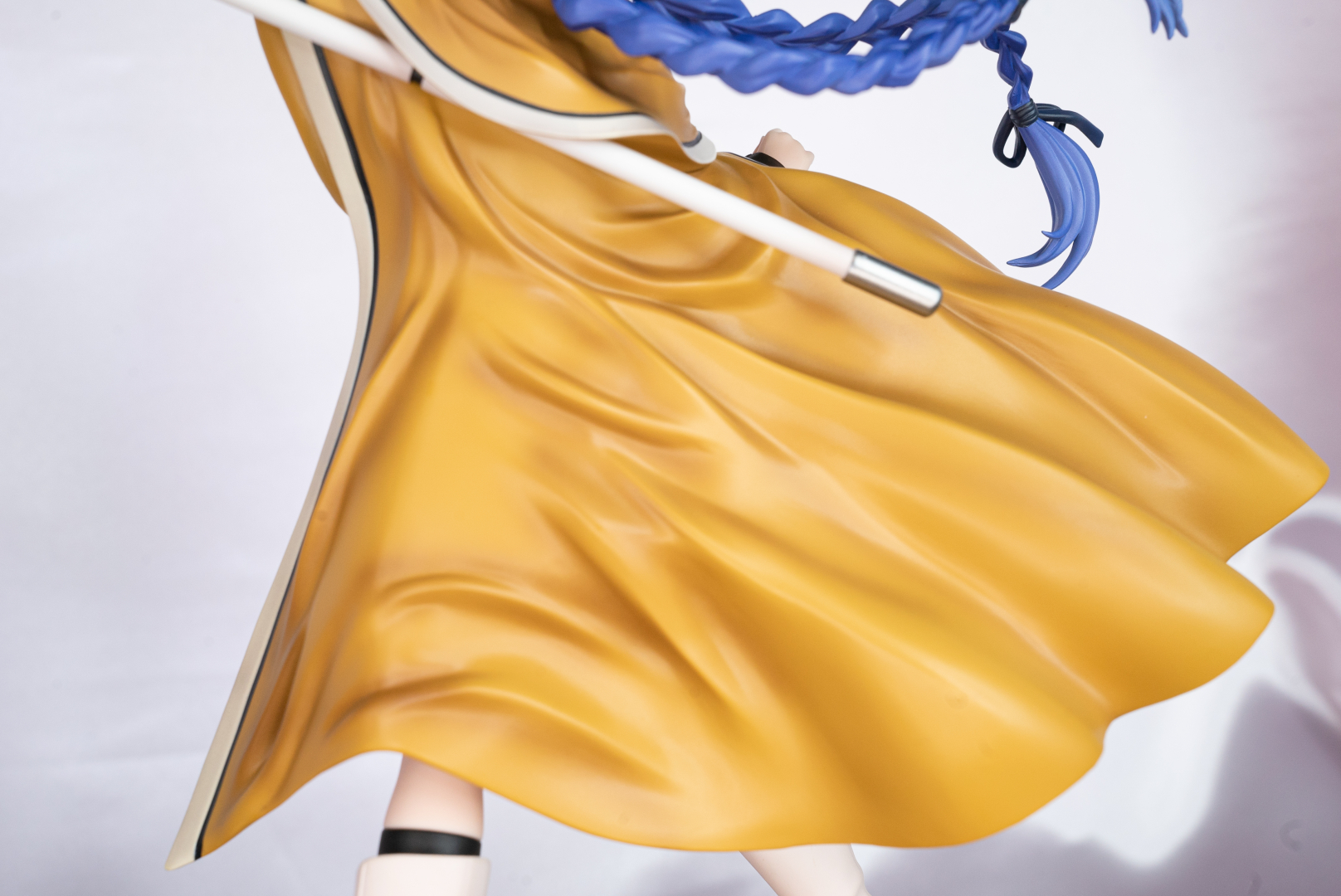 旅と冒険で起きた、出会いと別れが刻まれたマント