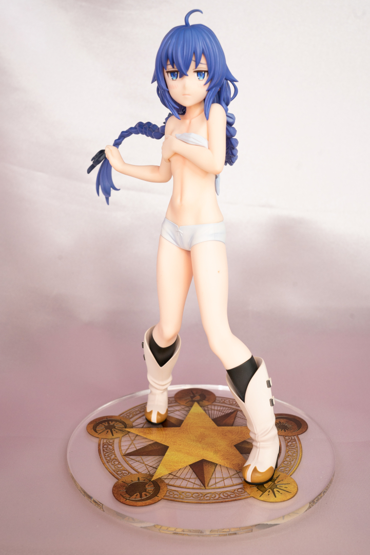 そして、恒例の８方向画像。角度によって変わるロキシーの表情やボディラインの魅力にノックアウト！