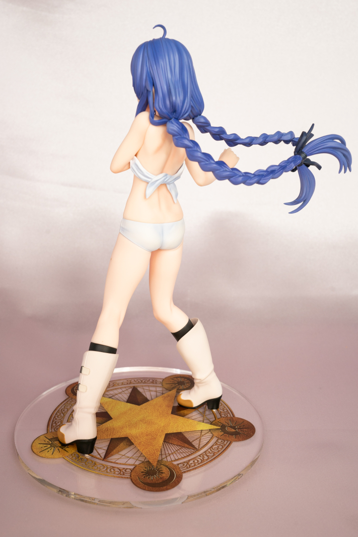 そして、恒例の８方向画像。角度によって変わるロキシーの表情やボディラインの魅力にノックアウト！