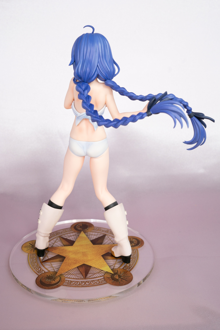 そして、恒例の８方向画像。角度によって変わるロキシーの表情やボディラインの魅力にノックアウト！