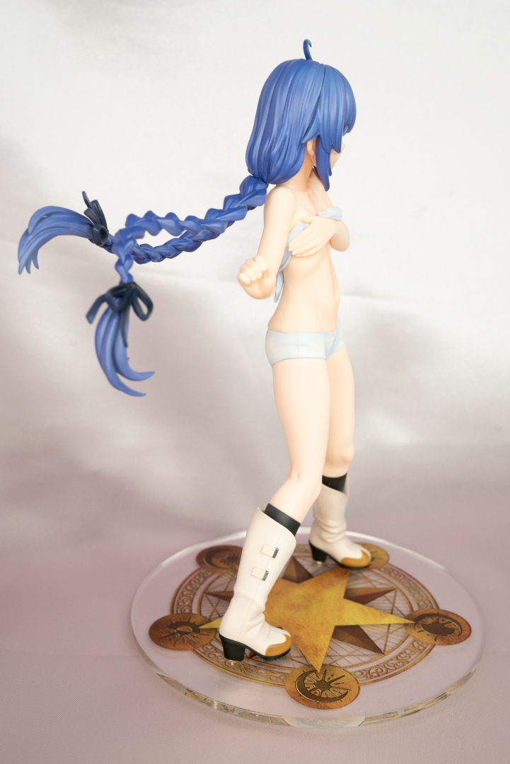 そして、恒例の８方向画像。角度によって変わるロキシーの表情やボディラインの魅力にノックアウト！