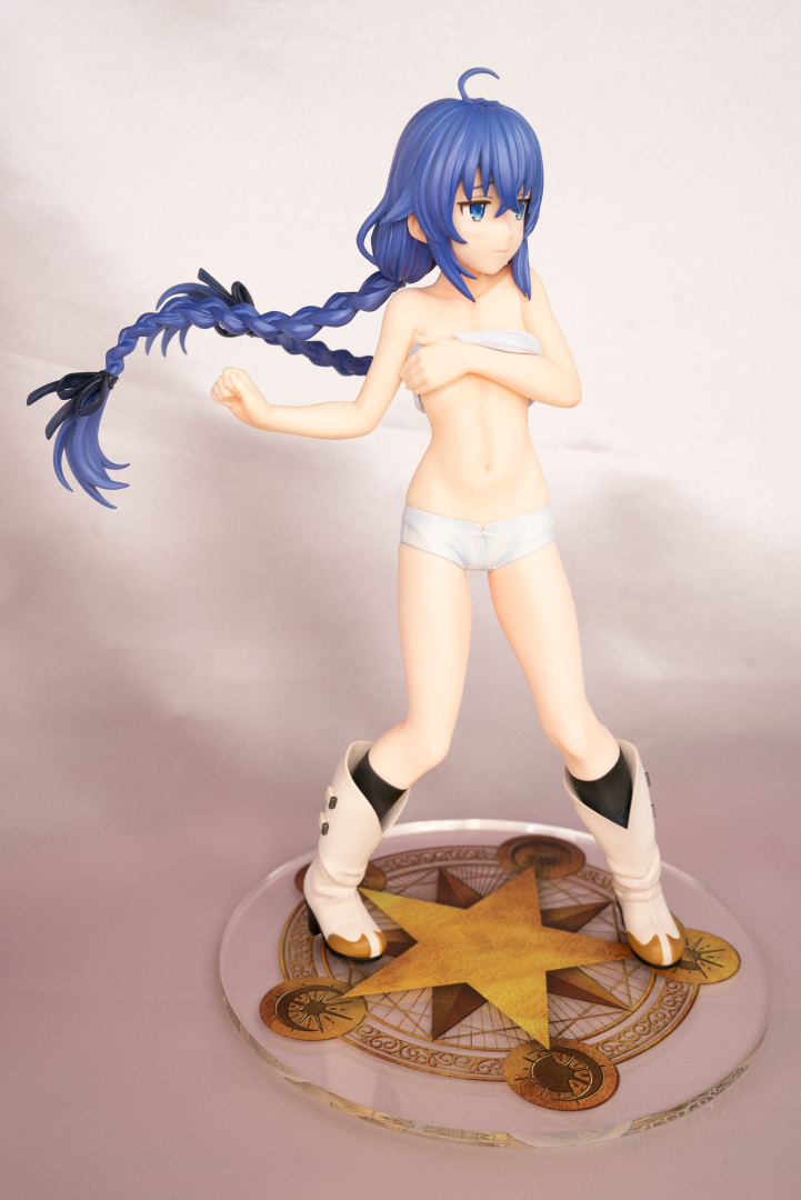 そして、恒例の８方向画像。角度によって変わるロキシーの表情やボディラインの魅力にノックアウト！