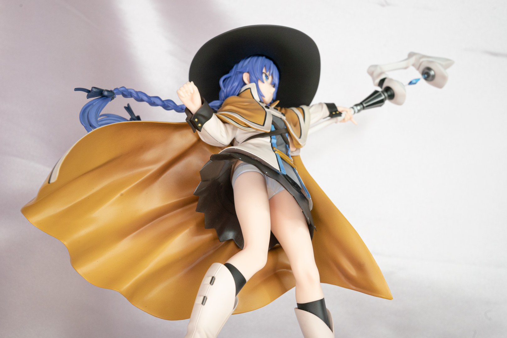 たぶん、子供サイズのルーデウスから見たロキシーはこんな感じ？ いや、それにしては視点が低すぎるな。絶対屈んで見ている感じ