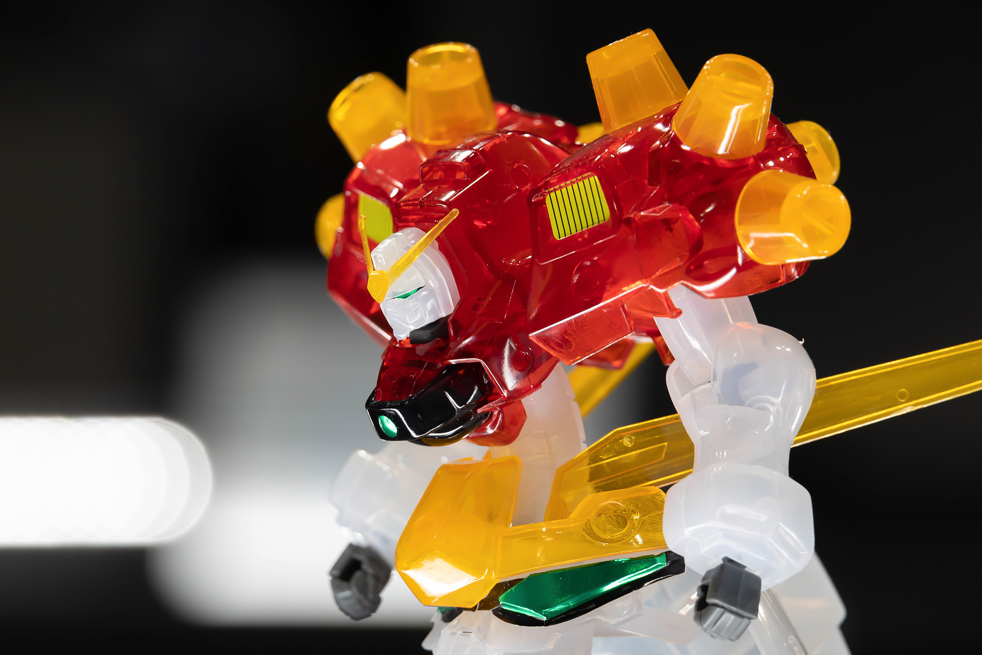 クリアカラー成形色の影響もあるが、どことなくテカって見える