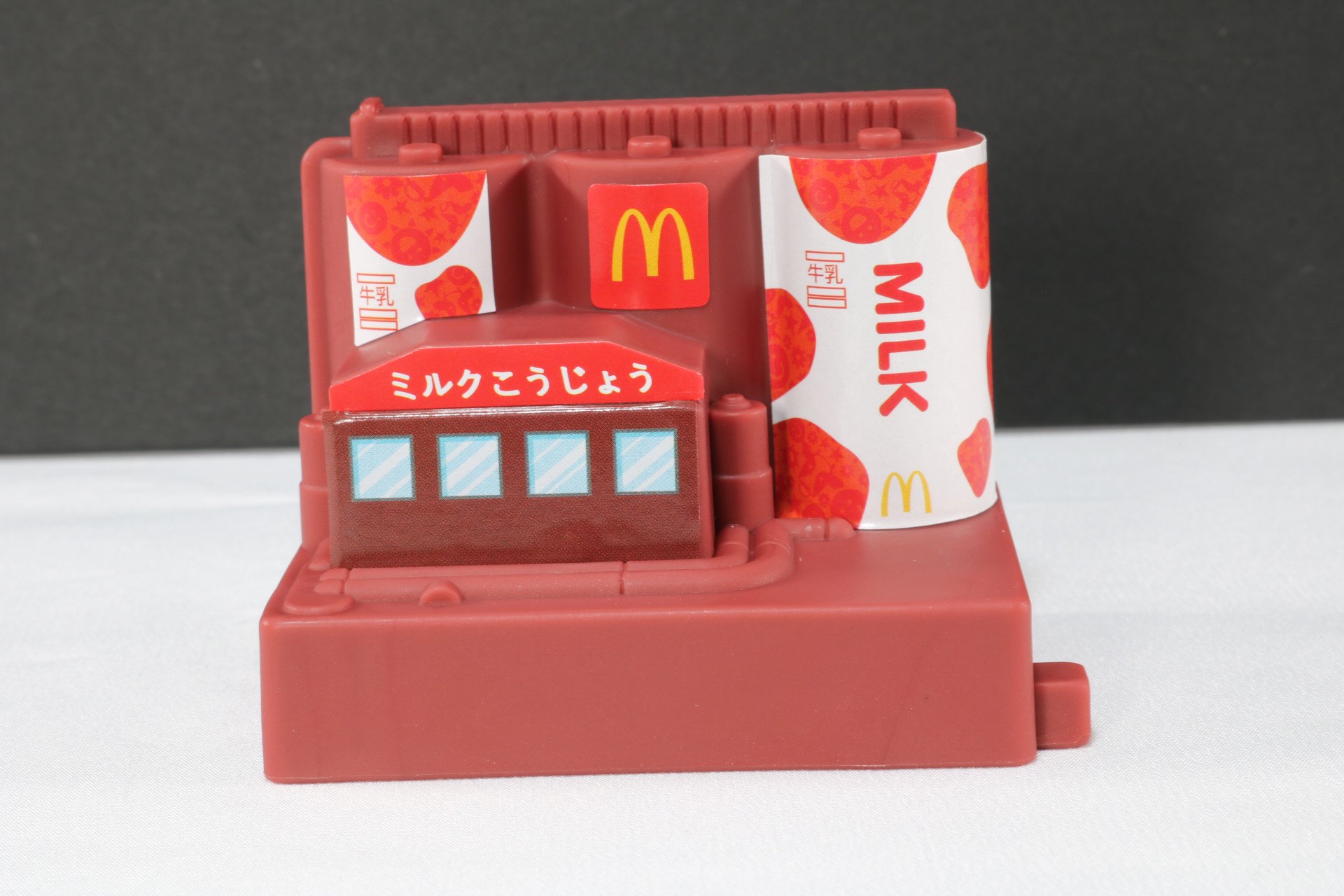 ミルク工場はシールによって華やかなデザインに変身