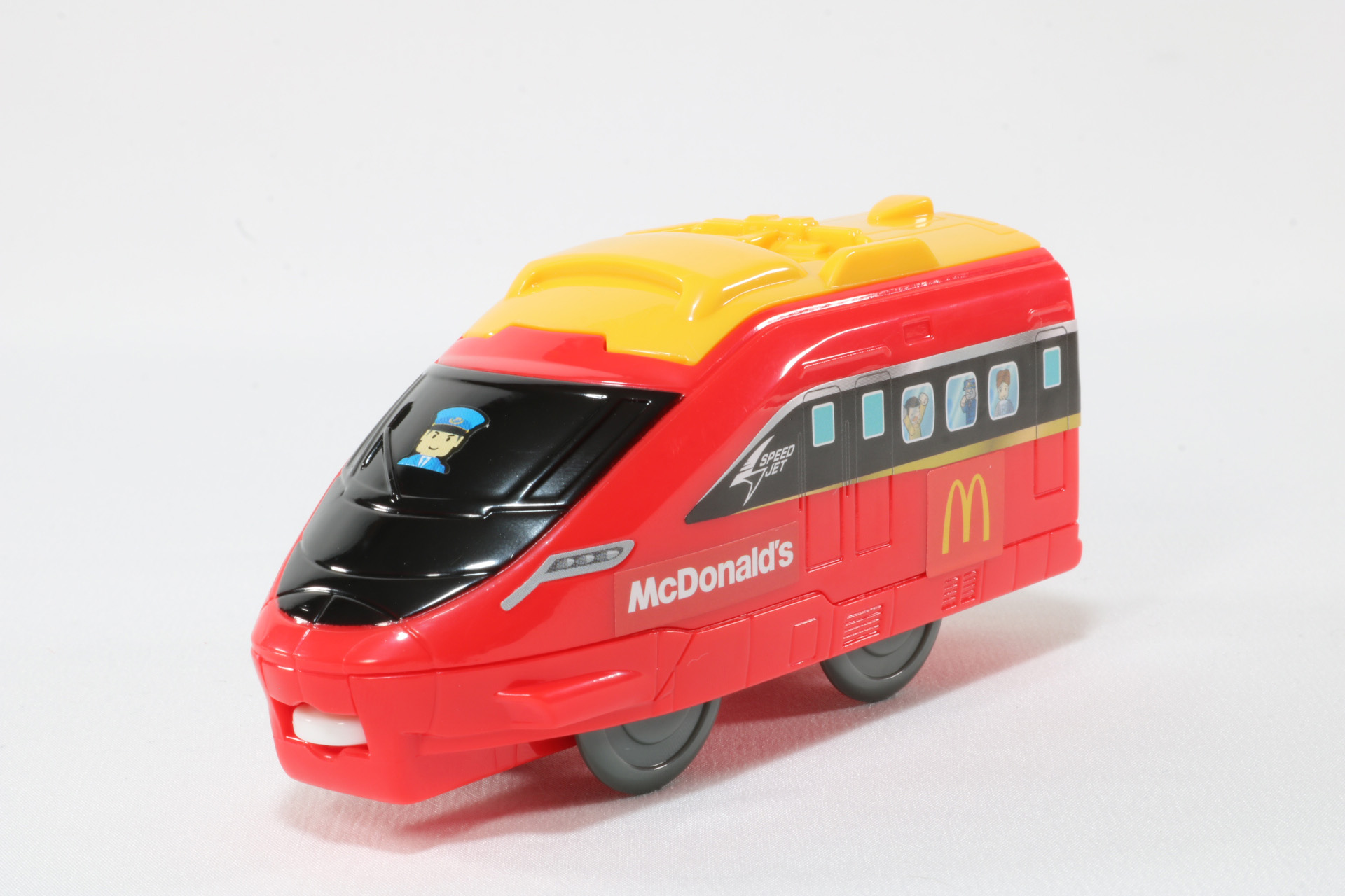 シールを貼ることで窓やデザインのディテールがアップ