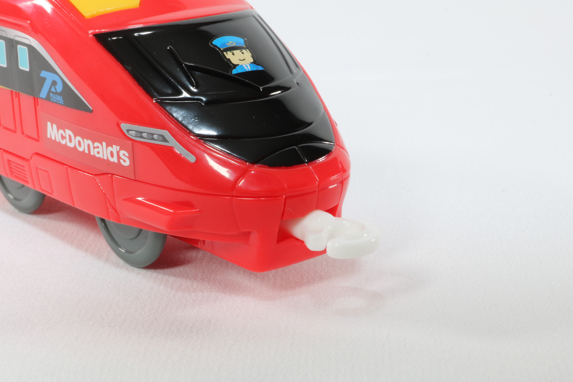 前の連結部は縦に回して別のプラレールに連結が可能