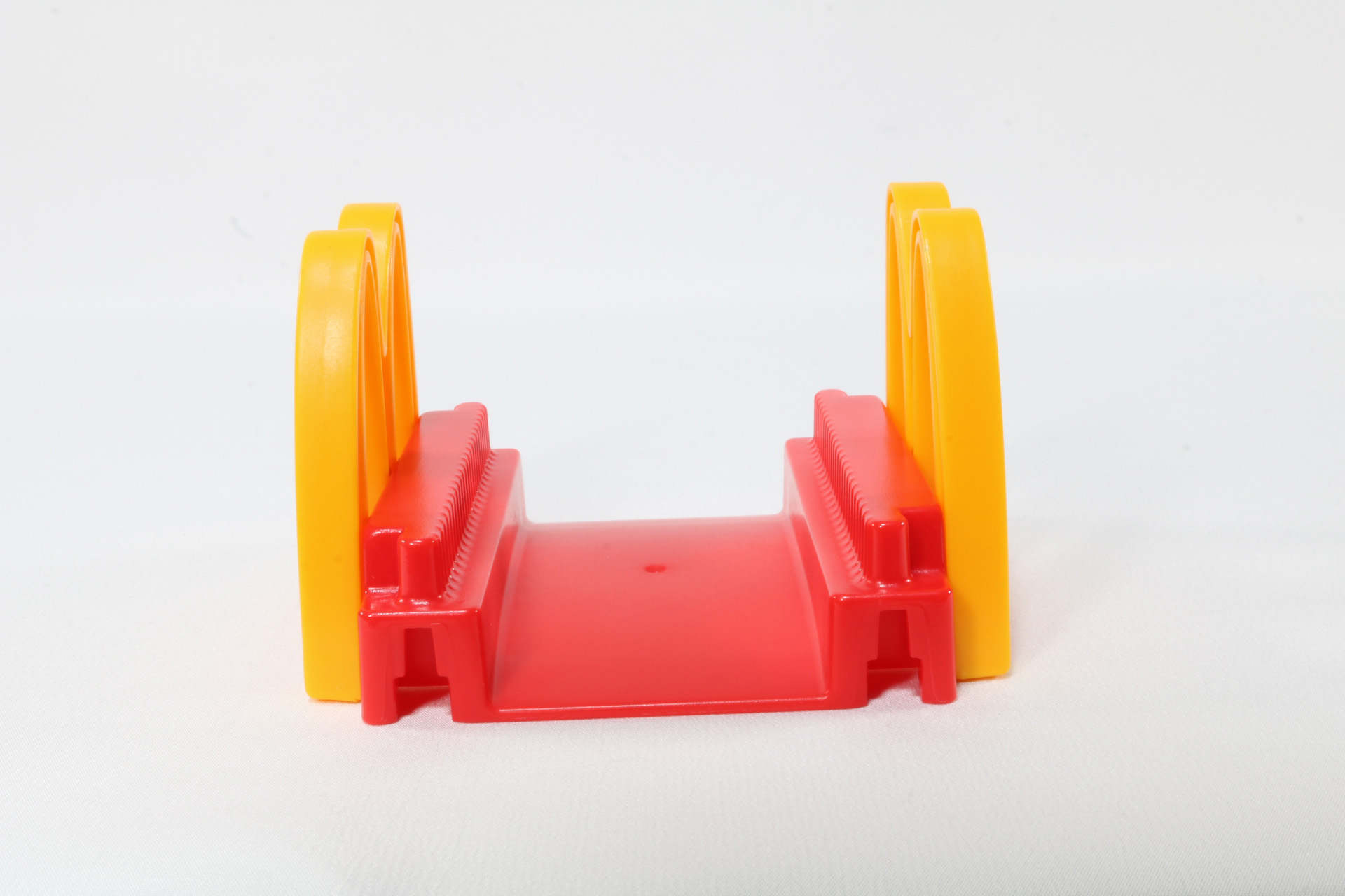 橋を通過する「E6系新幹線こまち」