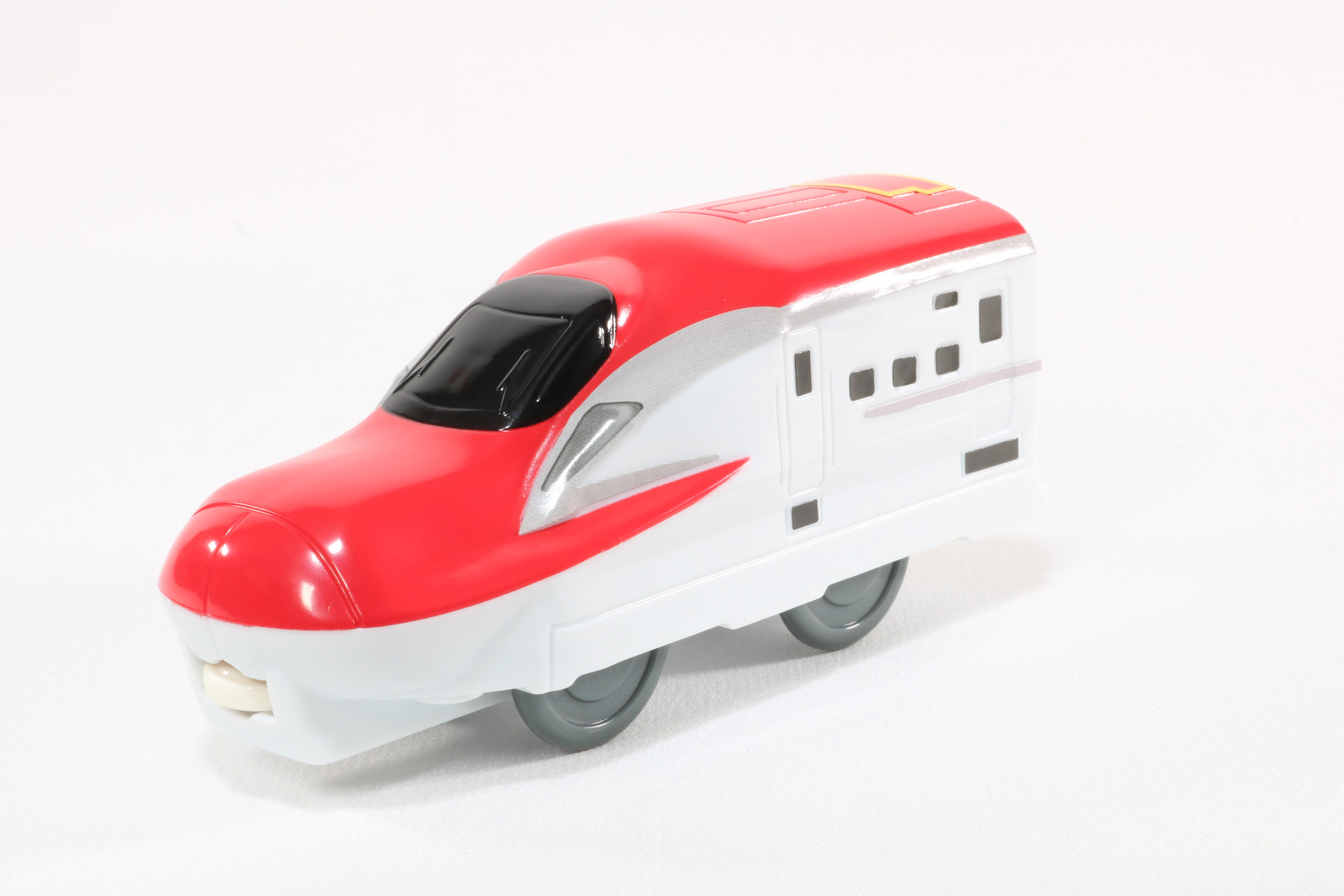 窓やグレーのラインが追加されディテールアップ