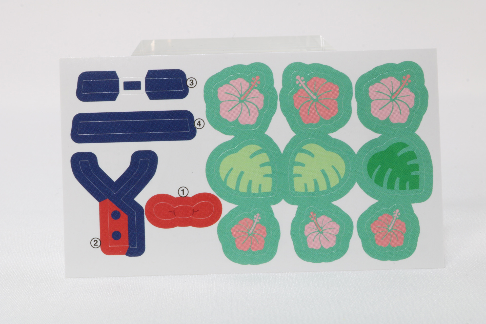 シールはそれぞれの服に合わせたものとなっている