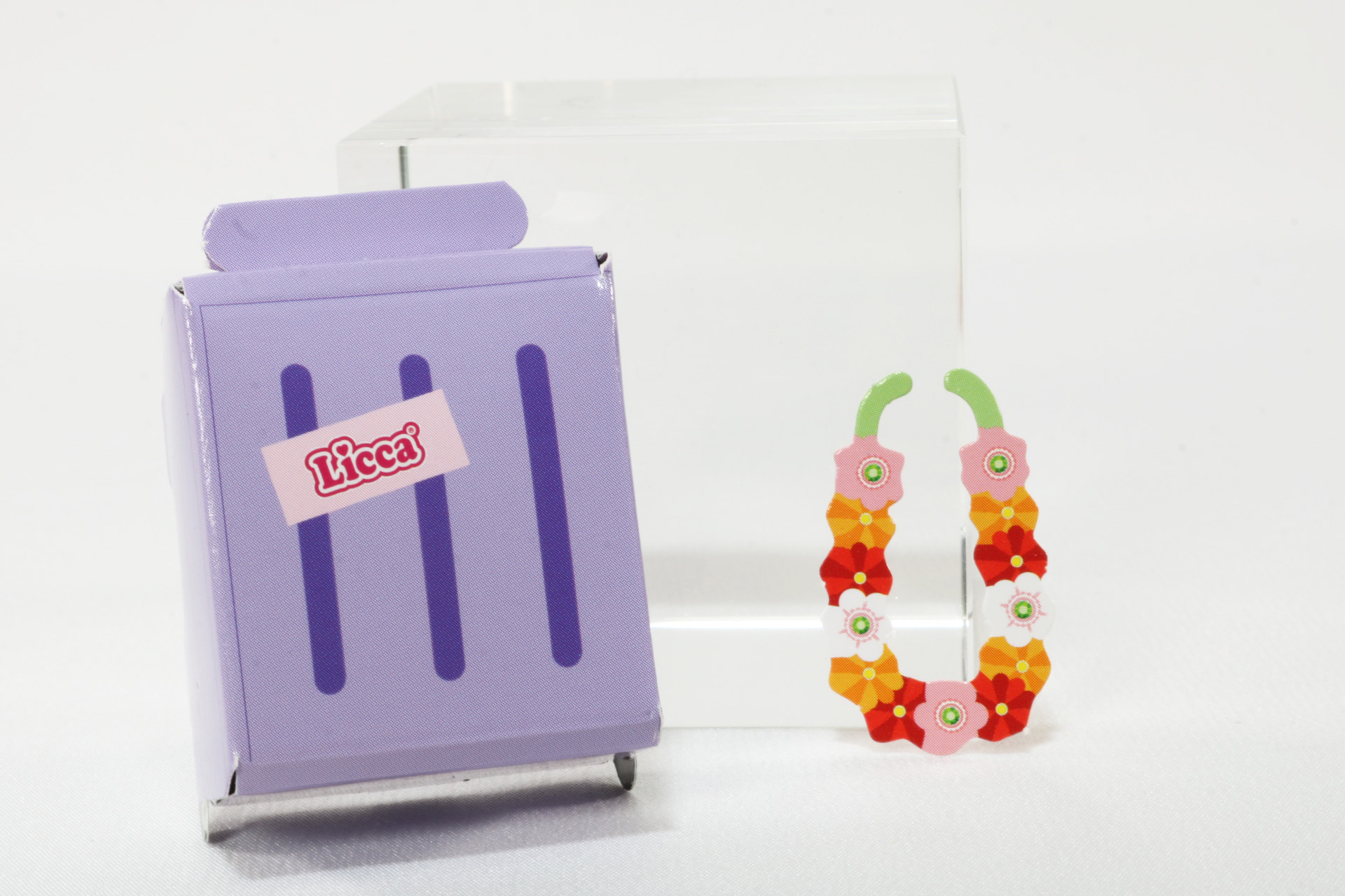 切り離して、組み立てることで完成