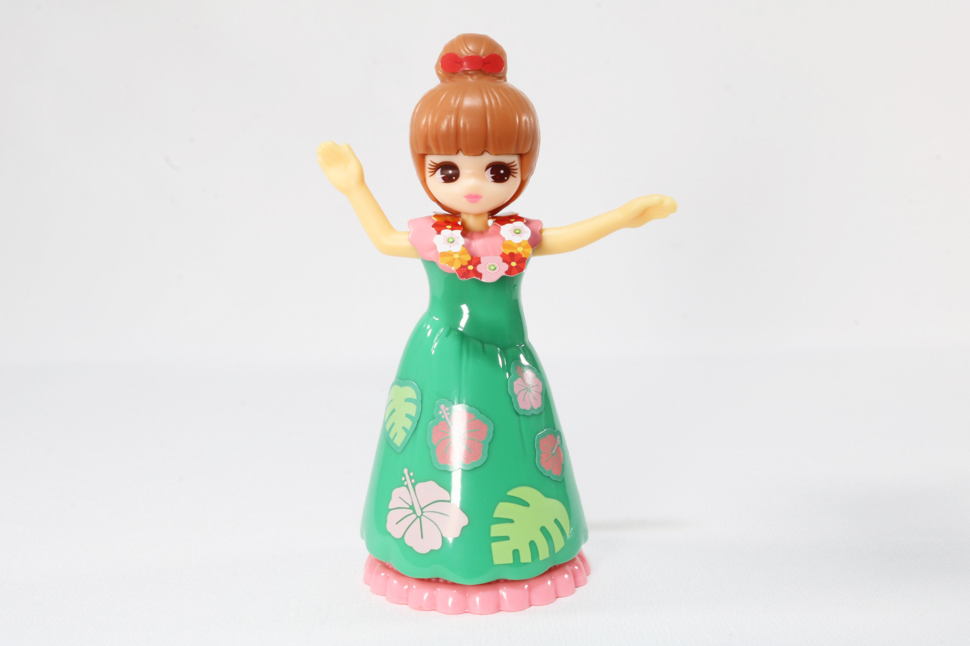 フランサー服は前と後ろで合わせて完成。シールでより華やかに