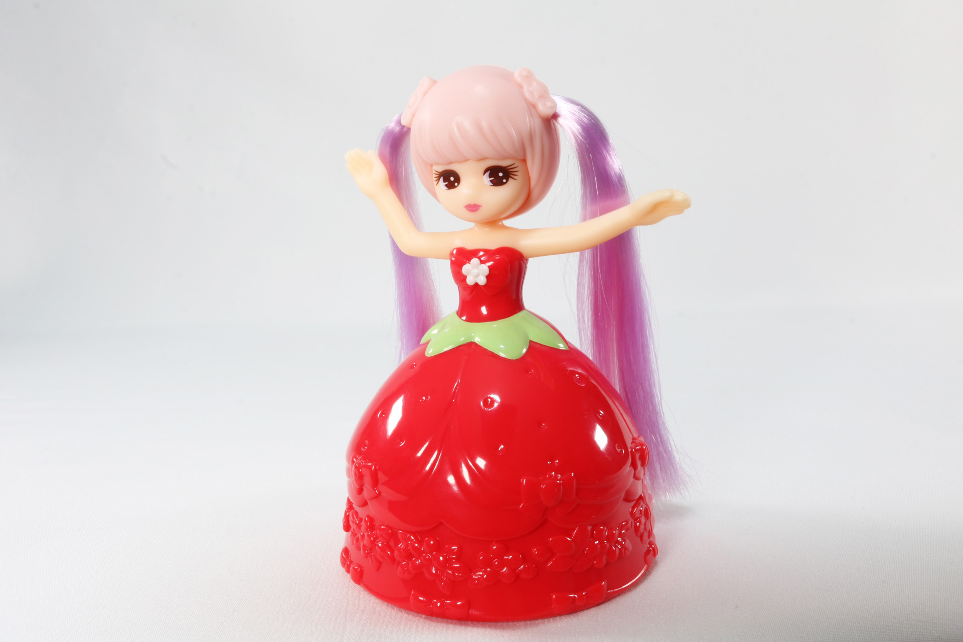 太陽の光に当てると目を引く紫色に変化