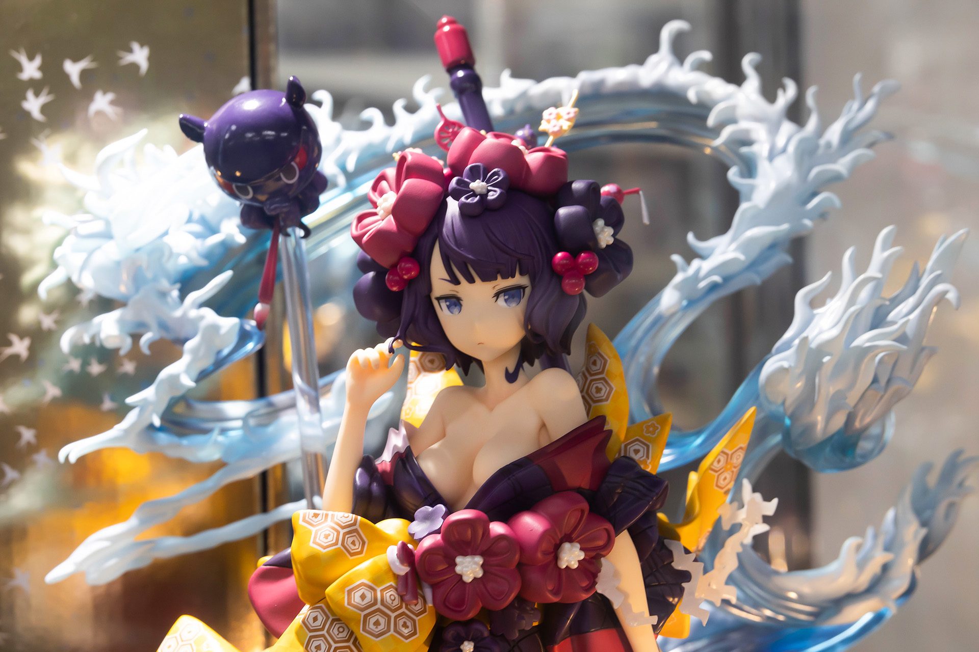 頭の先から足元に至るまで、豪華絢爛といった感じの葛飾北斎。