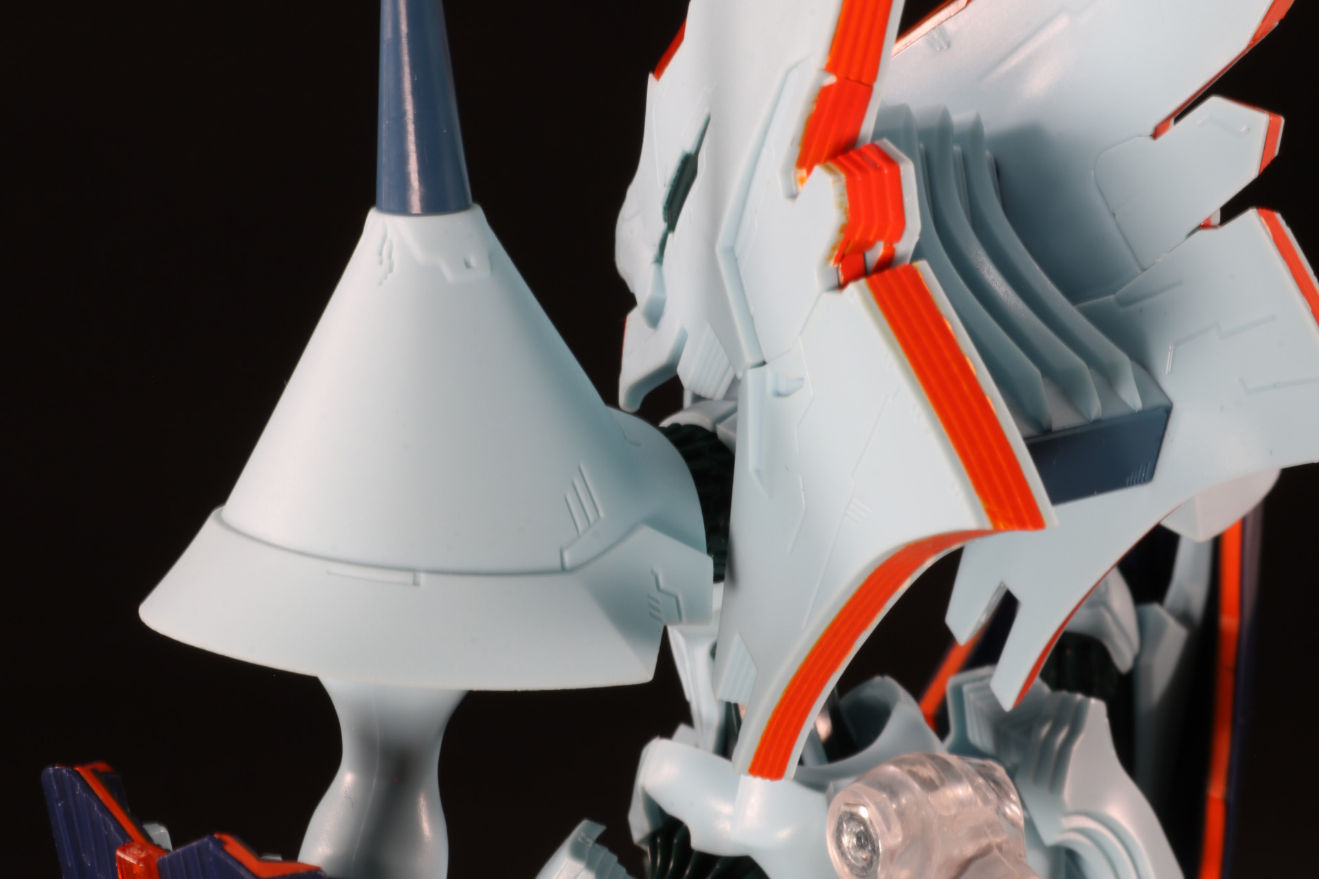 肩口は引き出し可動ができる