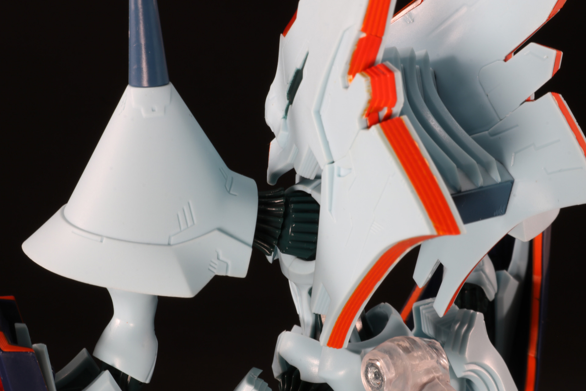 肩口は引き出し可動ができる