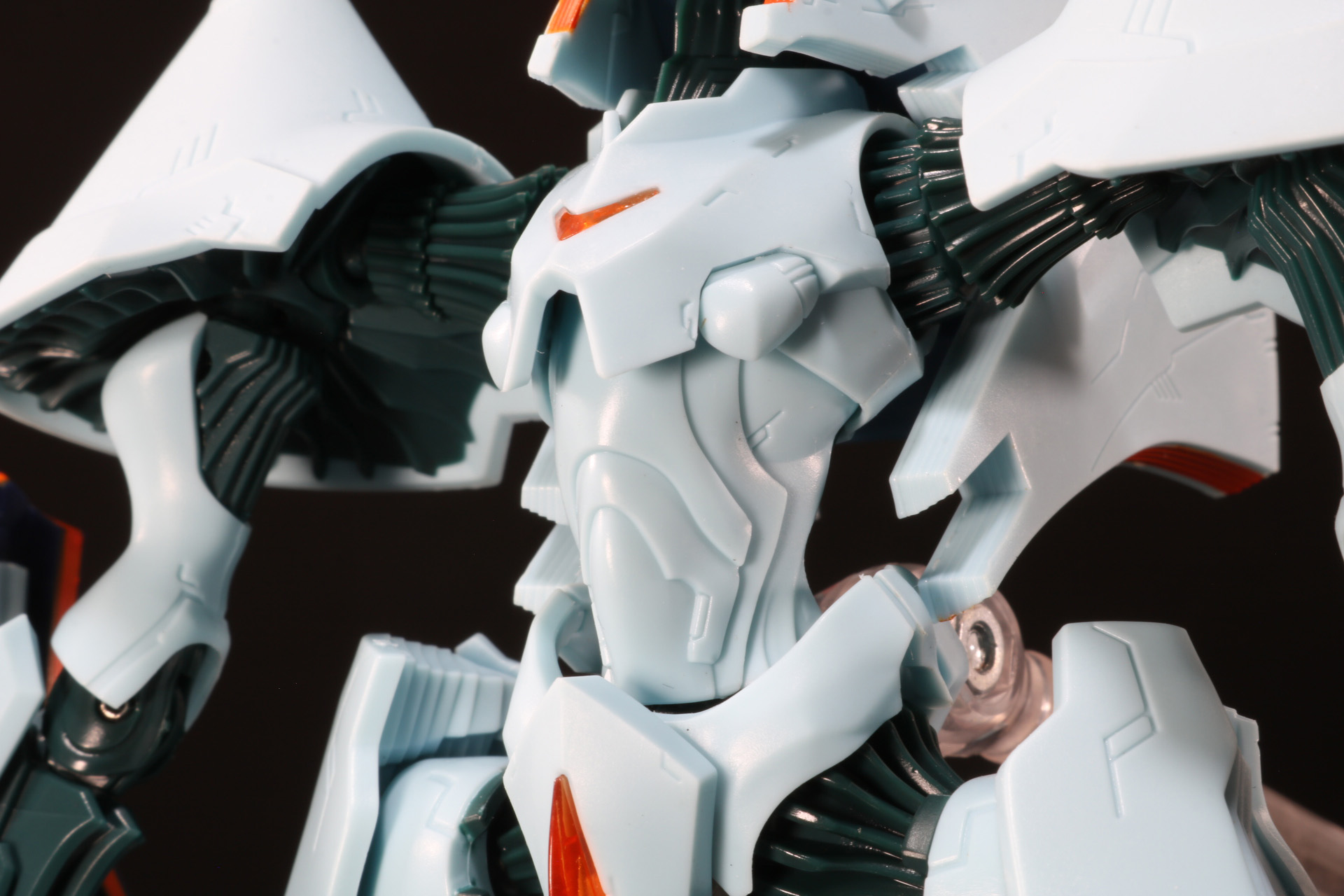 胸部は上体そらしなどの動きができる