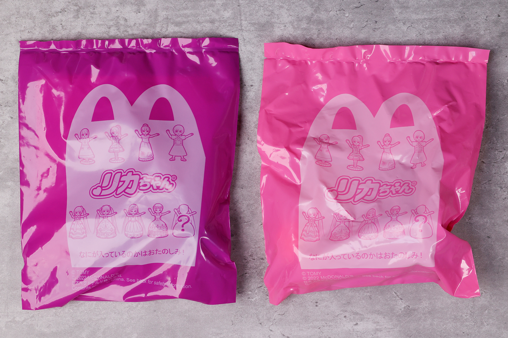 こちらが今回のおもちゃ袋。紫色の袋が第1弾、ピンク色の袋が第2弾だ