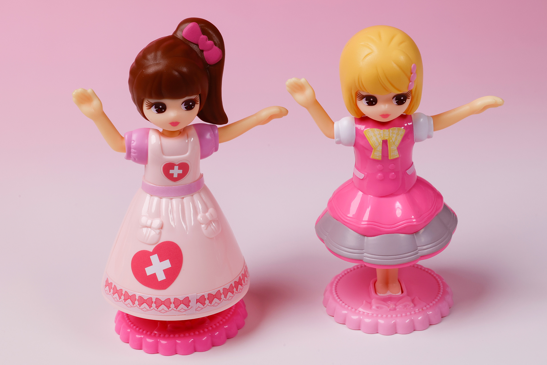 第1弾のリカちゃんの衣装は、それぞれ入れ替えて遊びこともできる