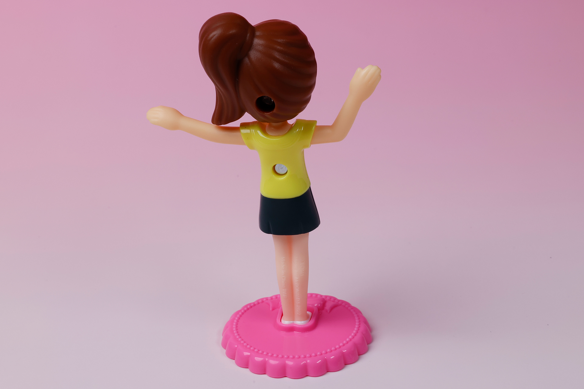 リカちゃんの裏側はこんな感じになっている