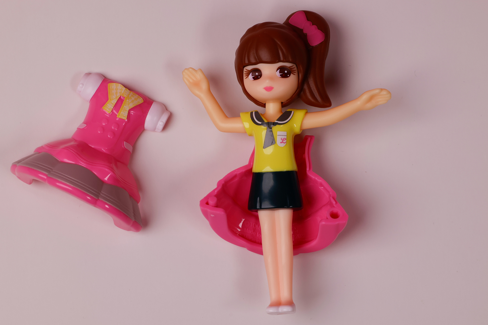 着せ替え衣装ははめ込み式になっている