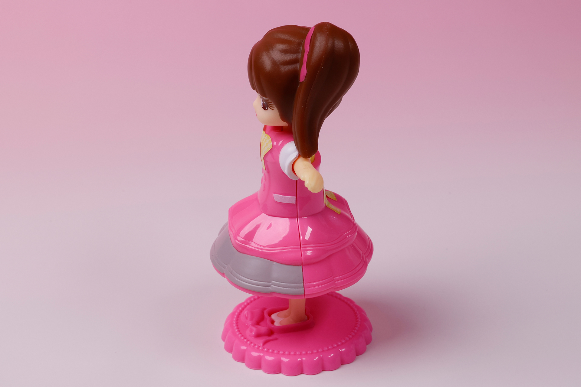 台座部分と衣装の色がマッチングしている