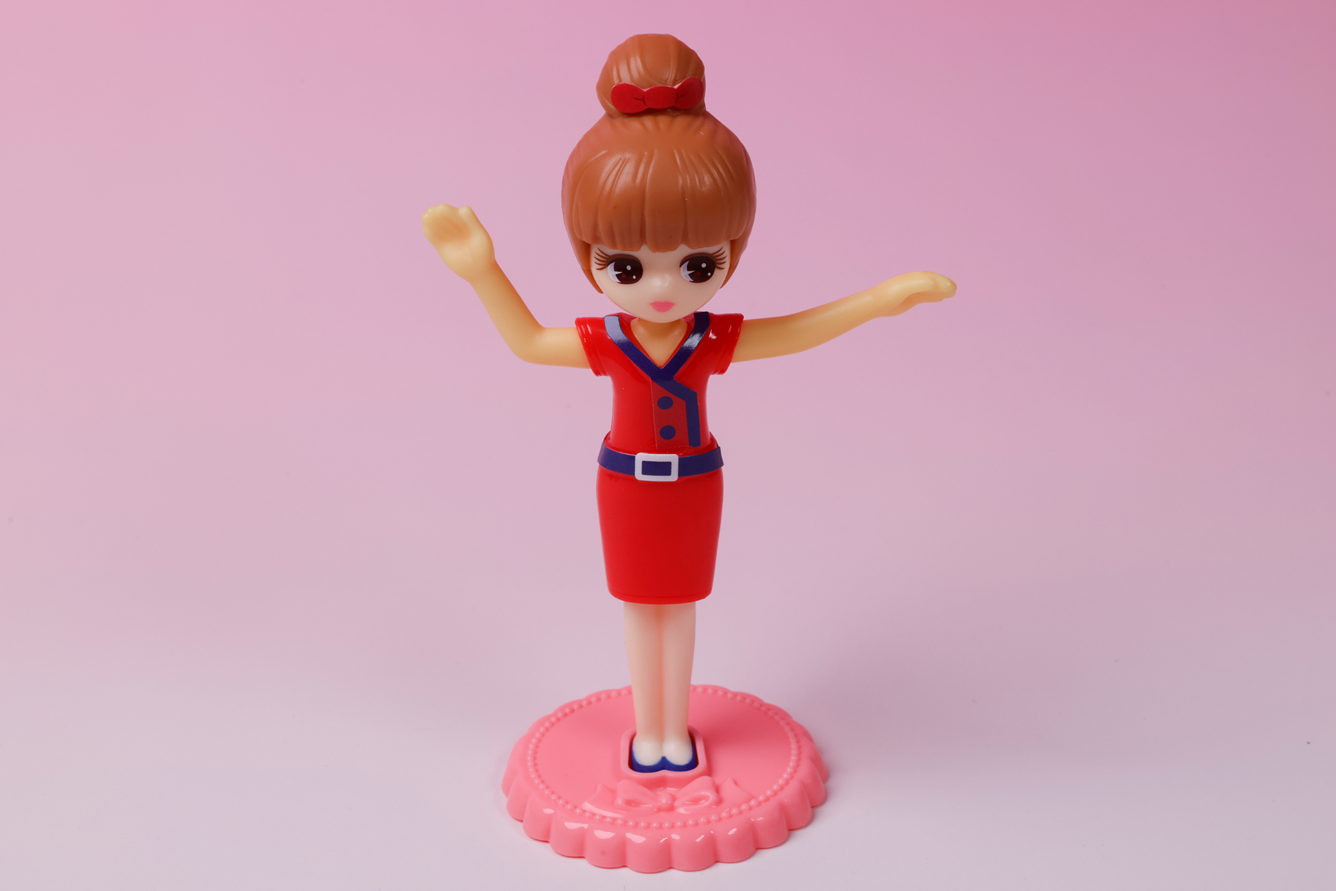 こちらがキャビンアテンダント姿のリカちゃんだ