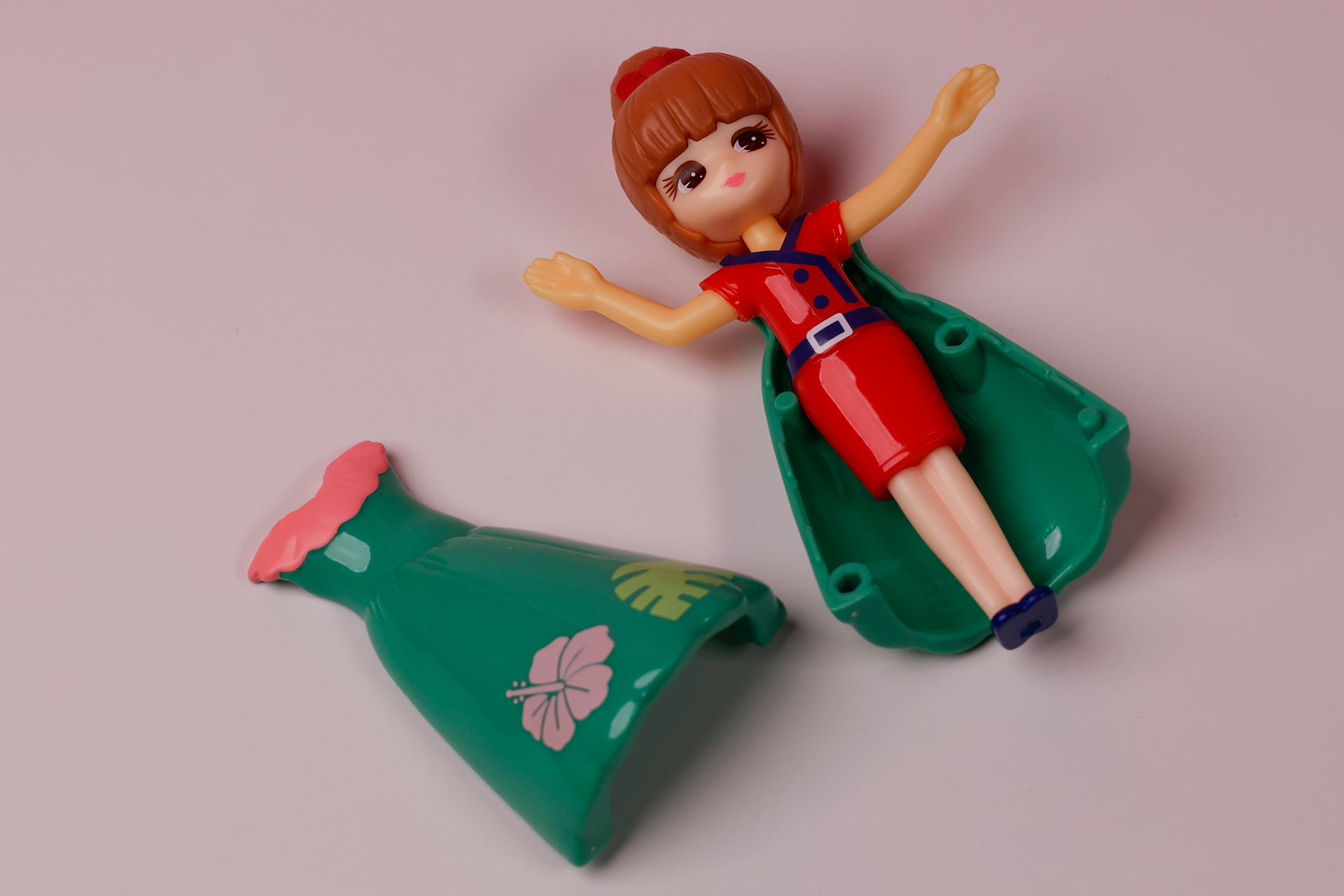 衣装ははめ込み式なので、すぐに着替えることができる