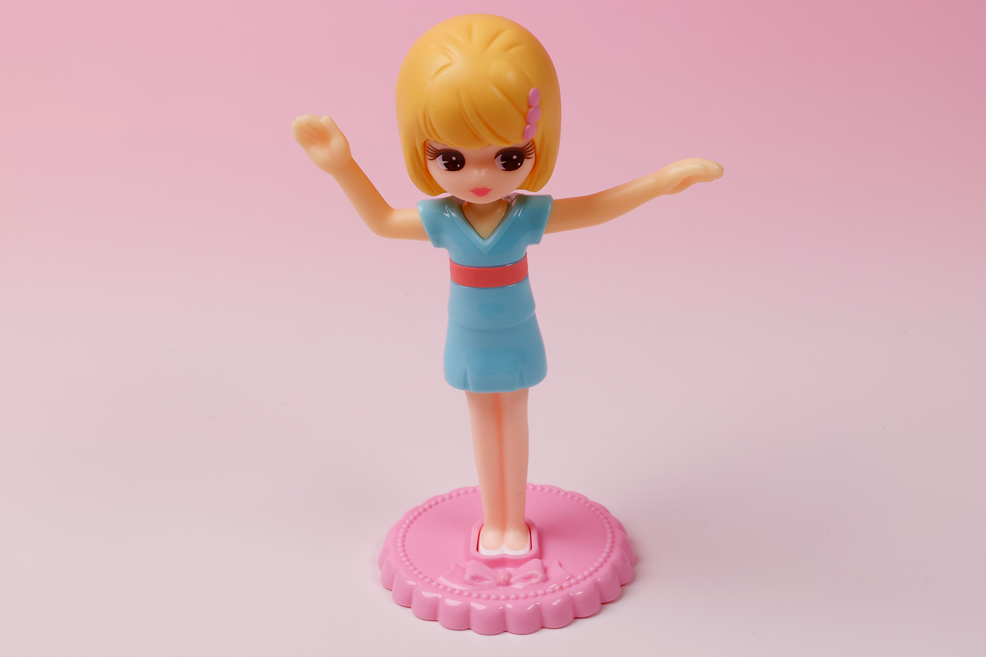 こちらはテニスプレーヤー姿の時のリカちゃんだ