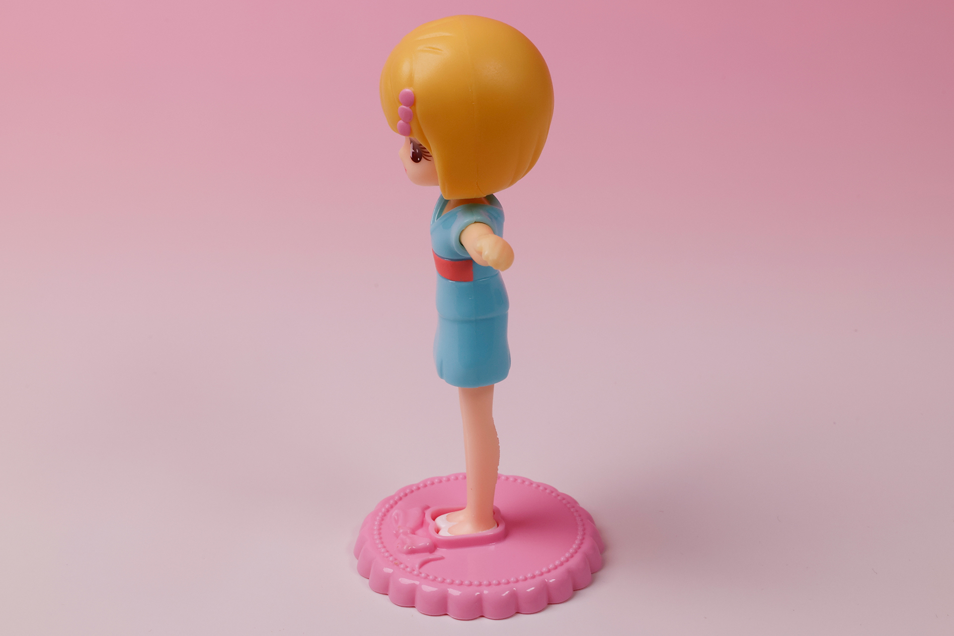 水色の衣装も印象的だ