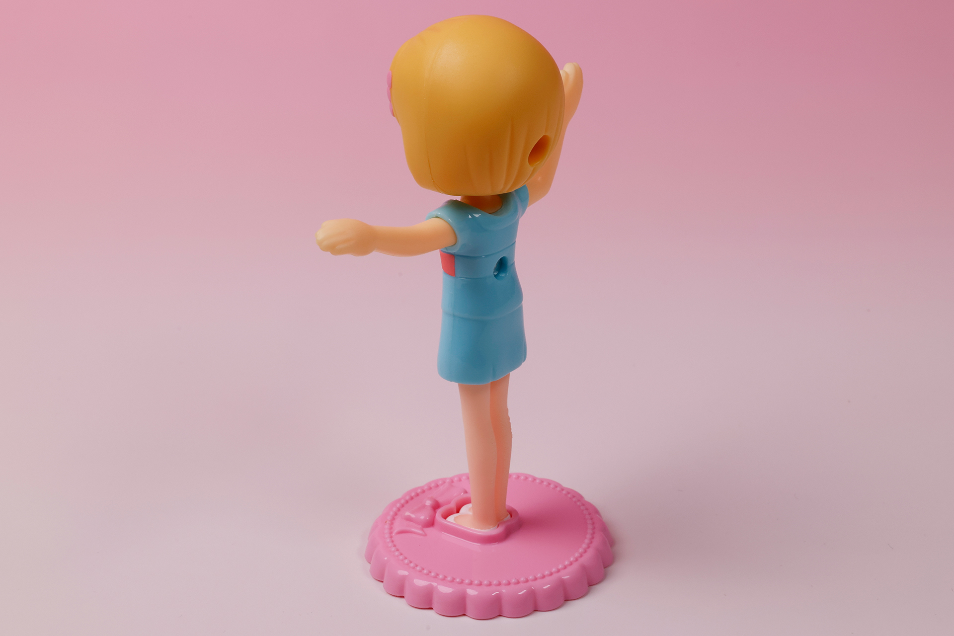 テニス姿ということもあり、スポーティなスタイルになっている