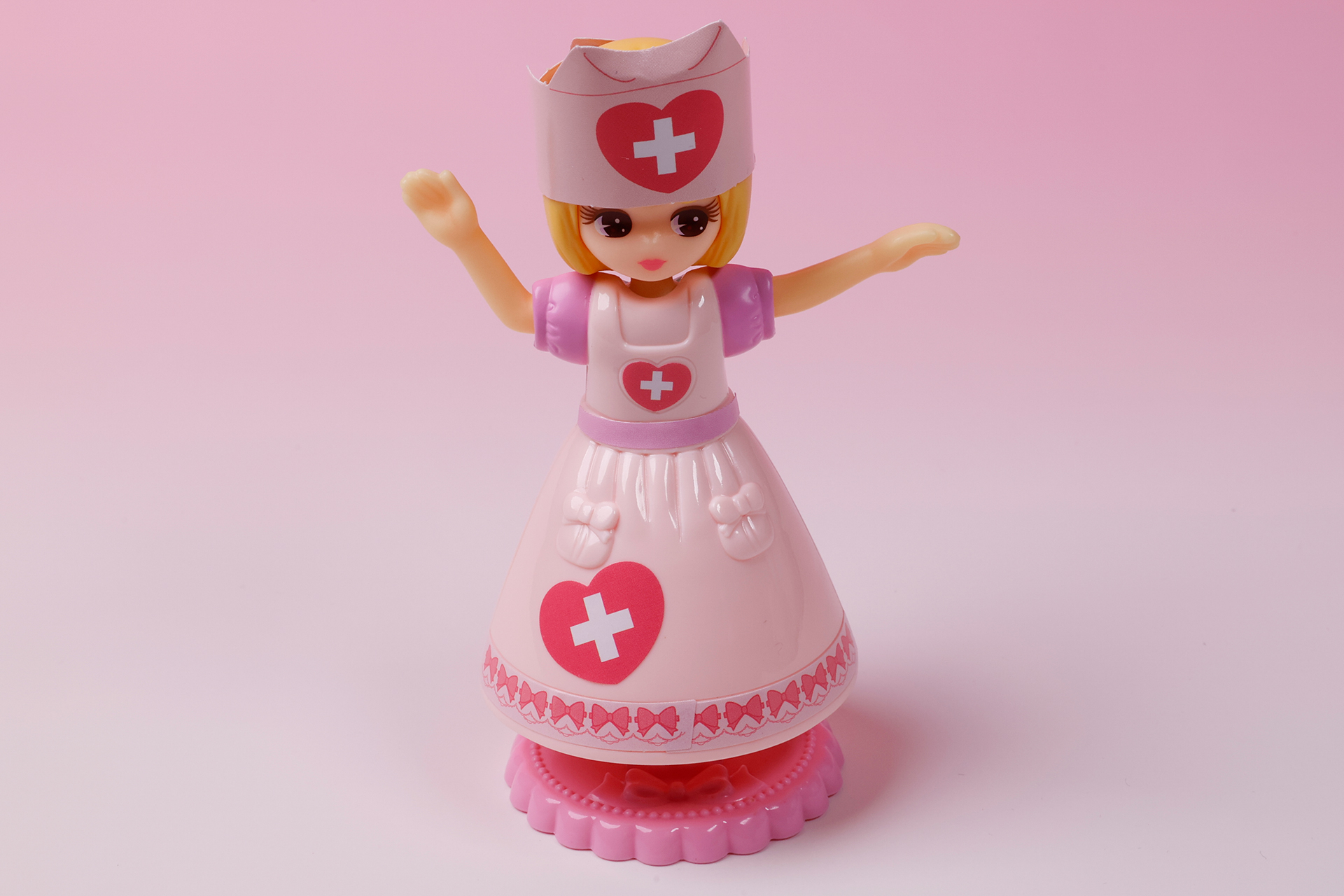 一瞬でナース姿に変身したリカちゃん