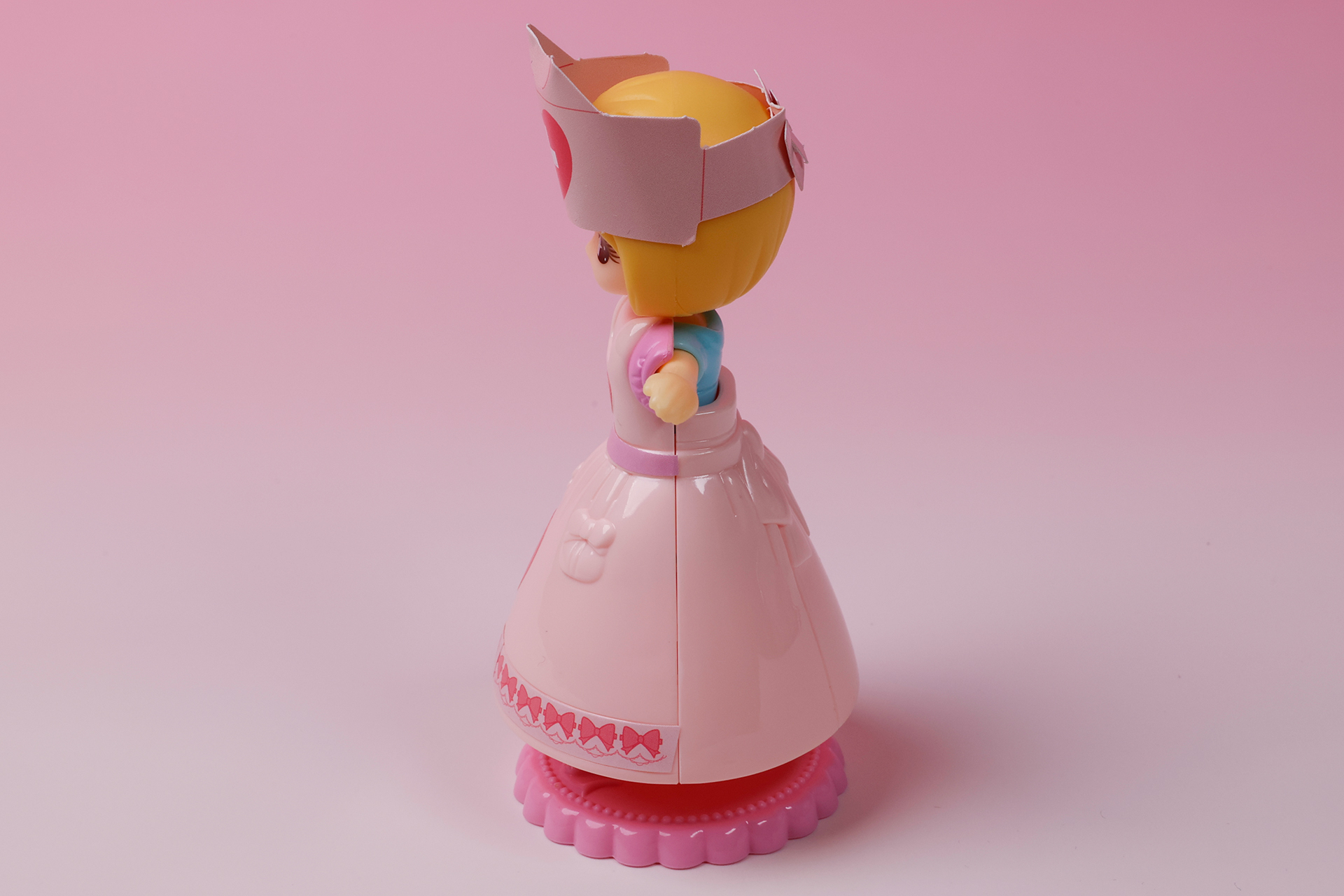 横から見るとこんな感じの姿になっている