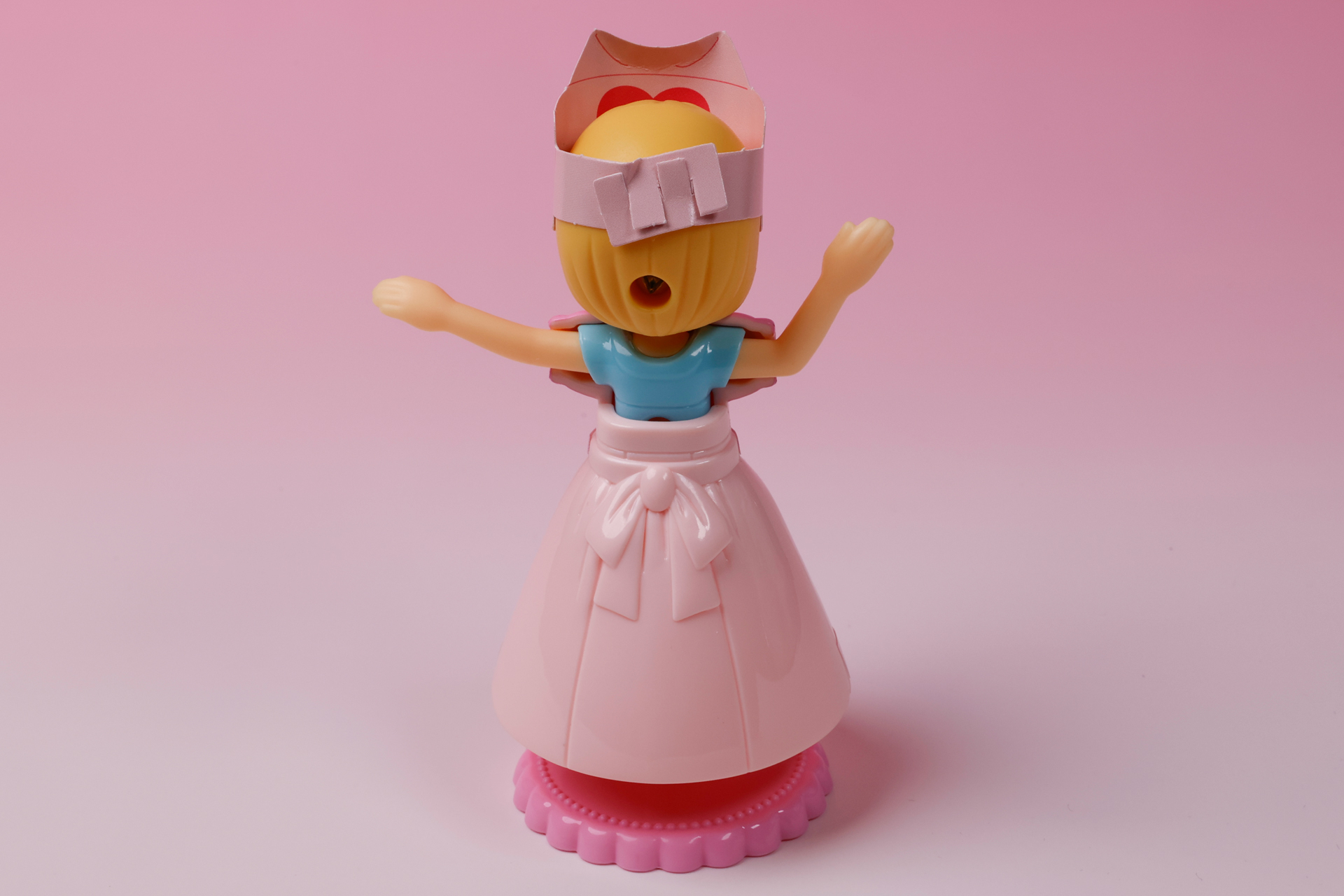 後ろ姿はやや舞台裏を覗いている感はあるが、悪くはない!?