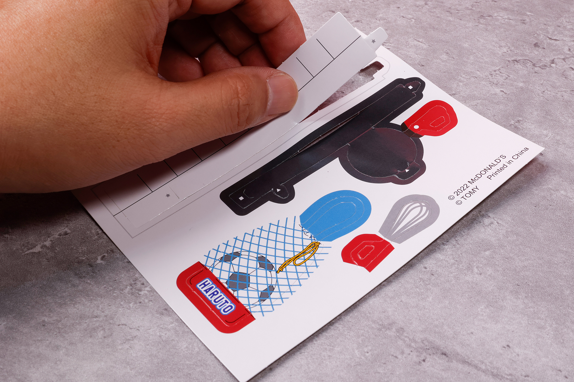 パティシエのほうは紙パーツも多く、組み立ても必要だ